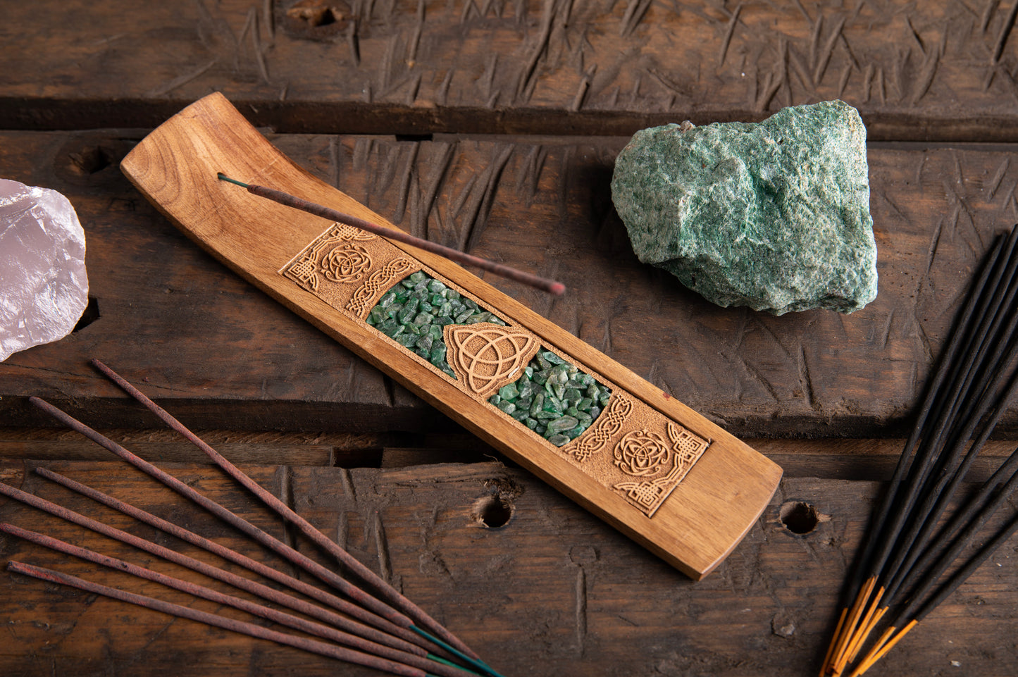 Keltischer Knoten mit Aventurin - Holzhalter für Räucherstäbchen